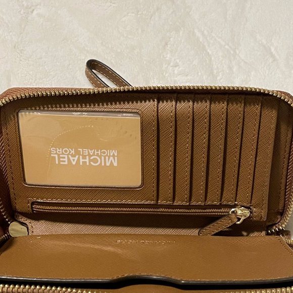 Michael Kors Jet Set Smartphone Wristlet - Picture 9 of 13